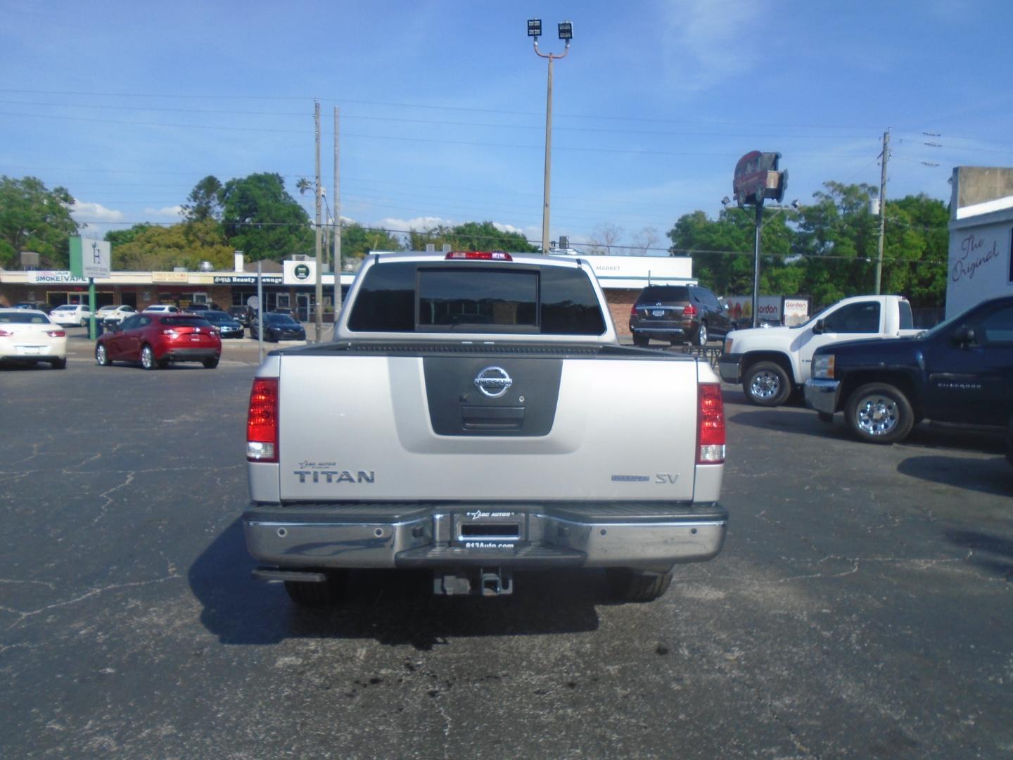 2012 Silver /Grey Nissan Titan SV Crew Cab 2WD (1N6BA0ED4CN) with an 5.6L V8 DOHC 32V FFV engine, 5-Speed Automatic transmission, located at 6112 N Florida Avenue, Tampa, FL, 33604, (888) 521-5131, 27.954929, -82.459534 - Photo#3